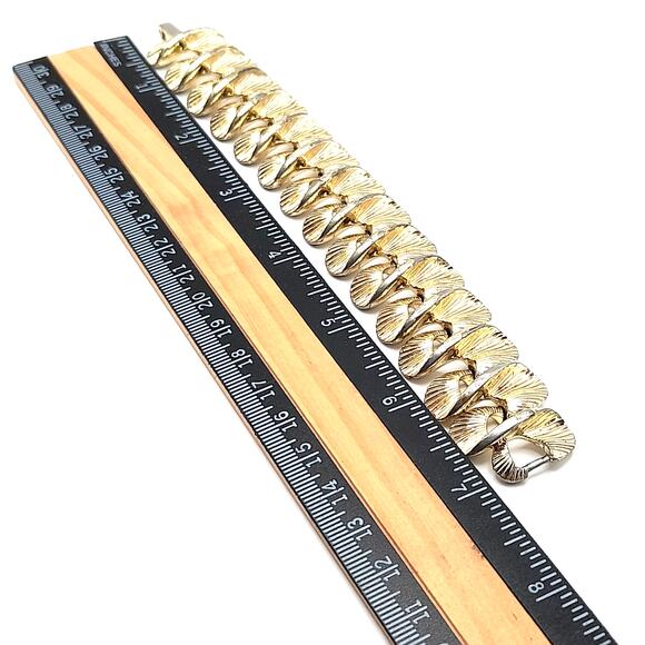 Vintage Lisner Wide 1950s Bracelet, Gold Tone, 7" - Picture 8 of 10